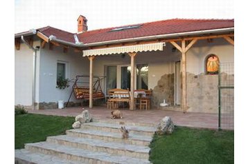 Madjarska Privát Egerszalók, Eksterijer